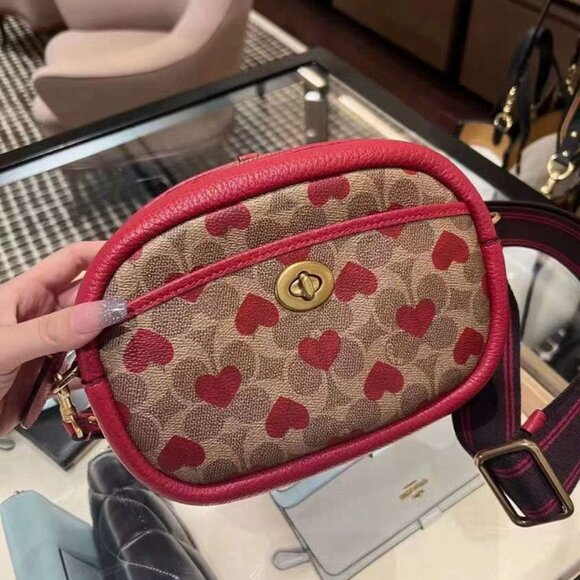 coach Camera Bag In Signature Canvas With Heart Print c8390 - Picture 2 of 8